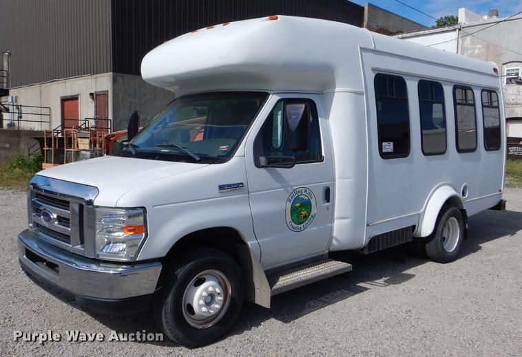 image for item DE8455 2008 Ford E350 Super Duty shuttle bus
