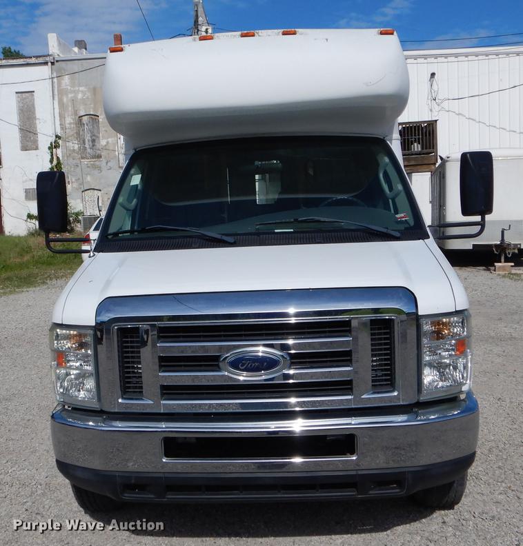 image for item DE8455 2008 Ford E350 Super Duty shuttle bus