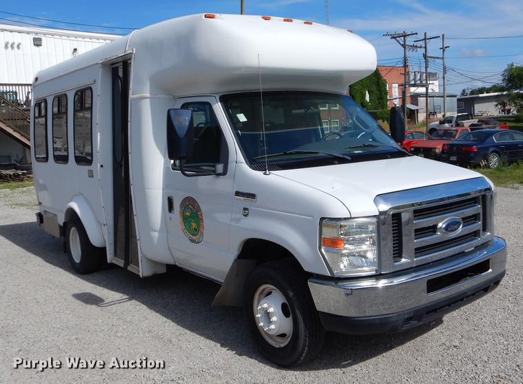 image for item DE8455 2008 Ford E350 Super Duty shuttle bus