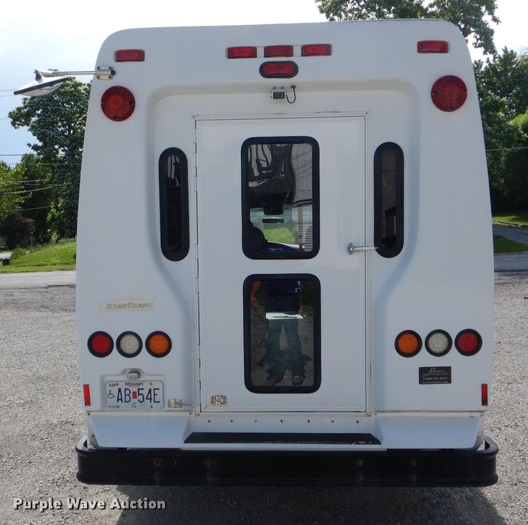 image for item DE8455 2008 Ford E350 Super Duty shuttle bus