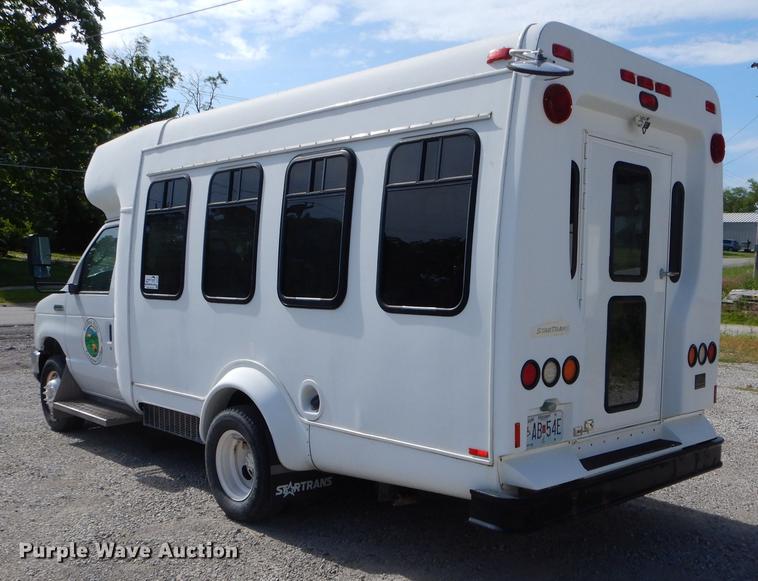image for item DE8455 2008 Ford E350 Super Duty shuttle bus