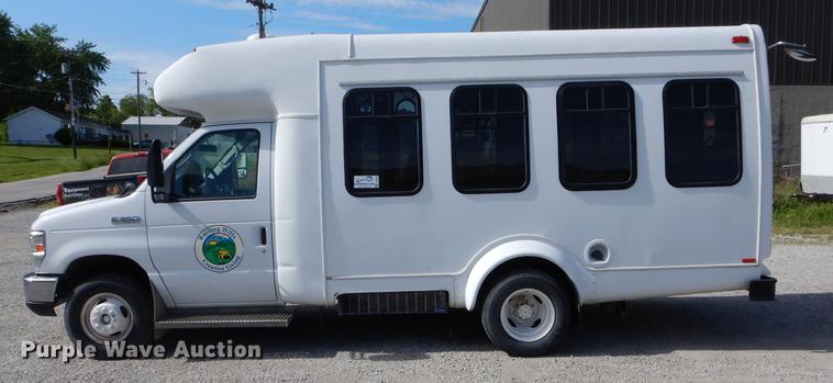 image for item DE8455 2008 Ford E350 Super Duty shuttle bus