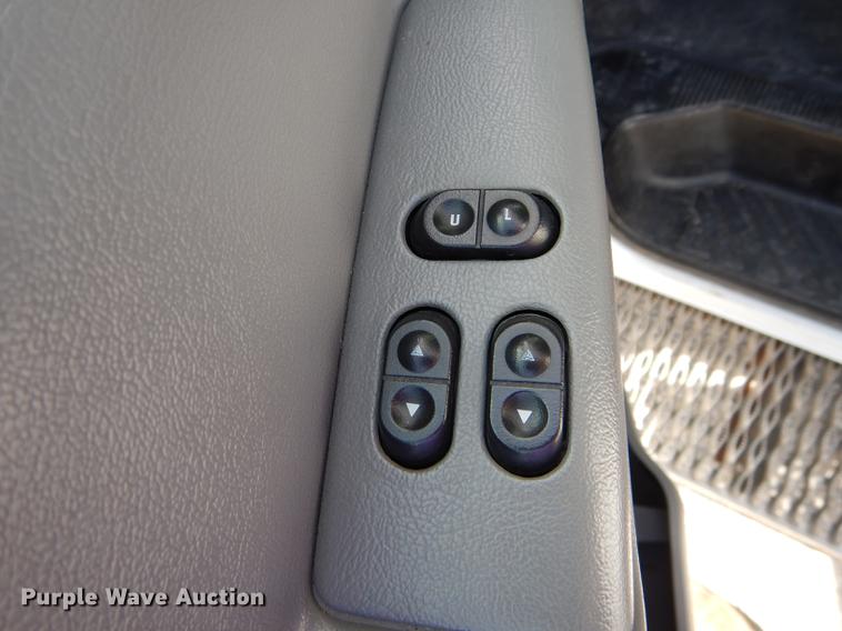 image for item DE8455 2008 Ford E350 Super Duty shuttle bus