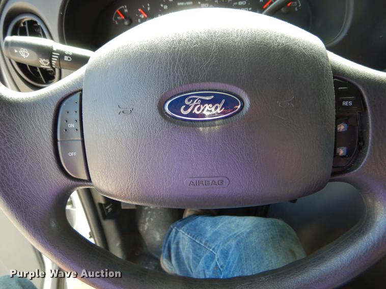 image for item DE8455 2008 Ford E350 Super Duty shuttle bus