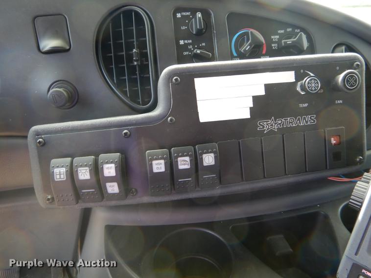 image for item DE8455 2008 Ford E350 Super Duty shuttle bus