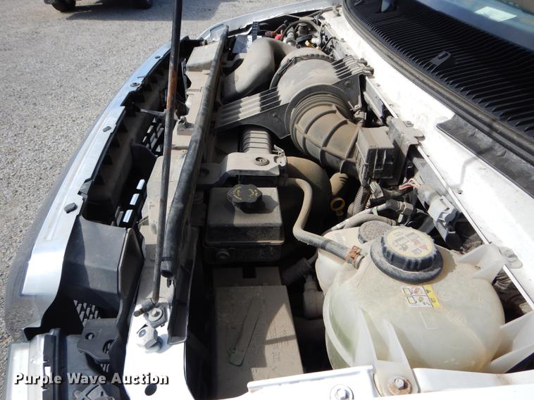 image for item DE8455 2008 Ford E350 Super Duty shuttle bus