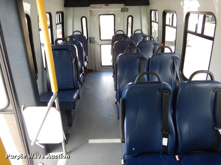 image for item DE8455 2008 Ford E350 Super Duty shuttle bus