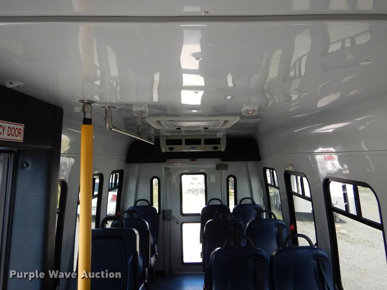 image for item DE8455 2008 Ford E350 Super Duty shuttle bus