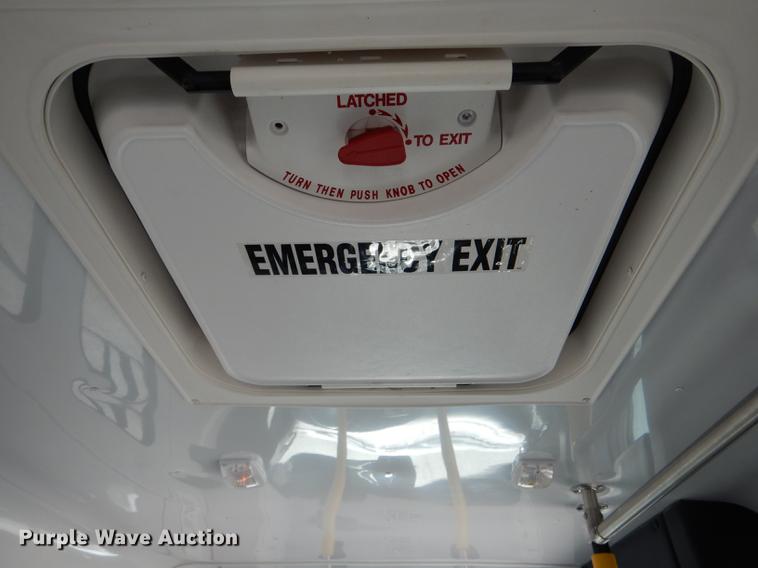 image for item DE8455 2008 Ford E350 Super Duty shuttle bus