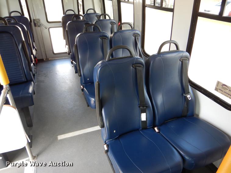 image for item DE8455 2008 Ford E350 Super Duty shuttle bus