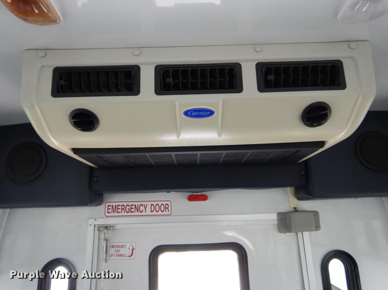image for item DE8455 2008 Ford E350 Super Duty shuttle bus