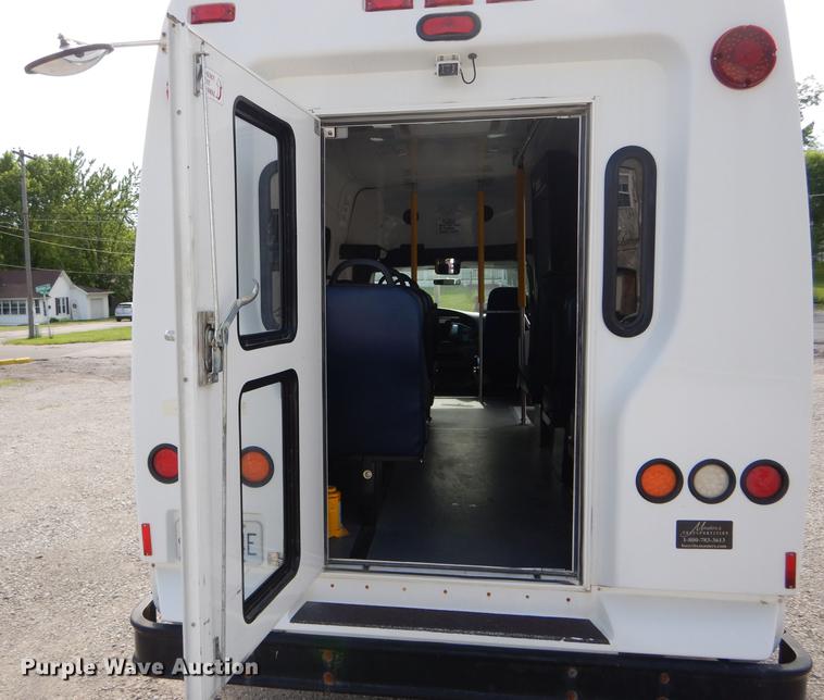image for item DE8455 2008 Ford E350 Super Duty shuttle bus