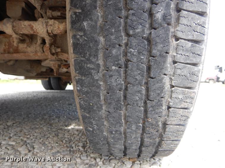 image for item DE8455 2008 Ford E350 Super Duty shuttle bus