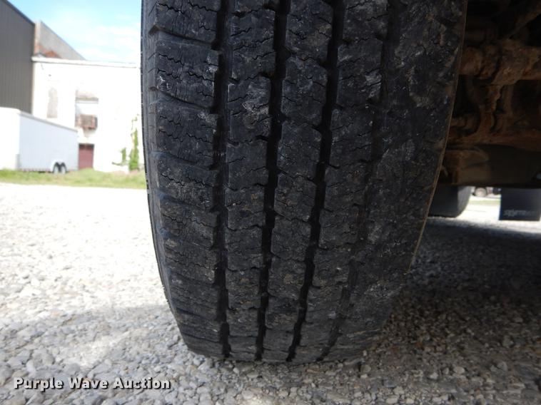 image for item DE8455 2008 Ford E350 Super Duty shuttle bus