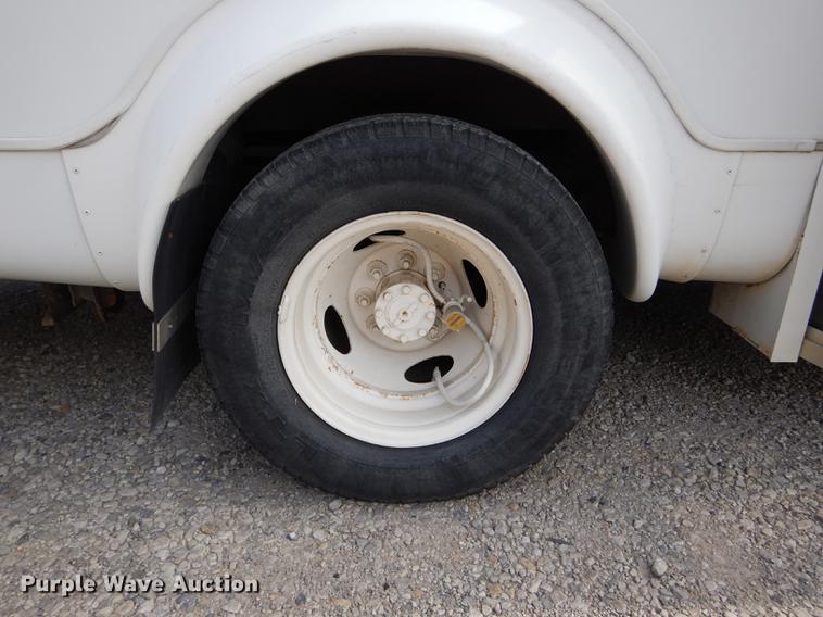 image for item DE8455 2008 Ford E350 Super Duty shuttle bus