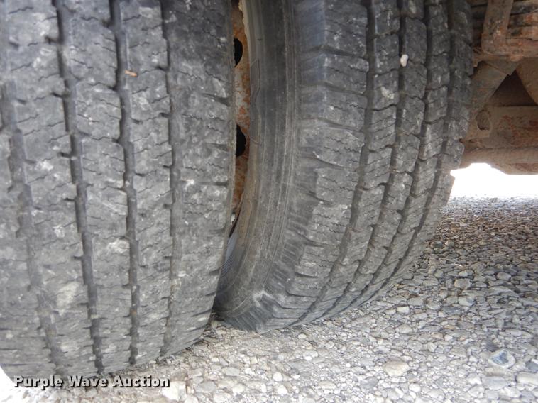 image for item DE8455 2008 Ford E350 Super Duty shuttle bus