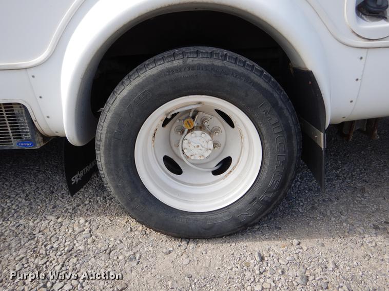 image for item DE8455 2008 Ford E350 Super Duty shuttle bus