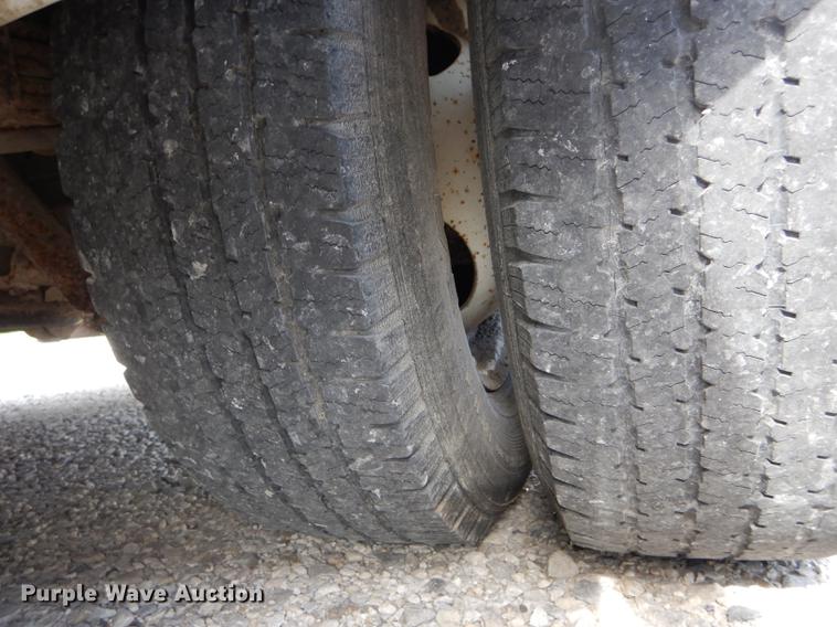 image for item DE8455 2008 Ford E350 Super Duty shuttle bus