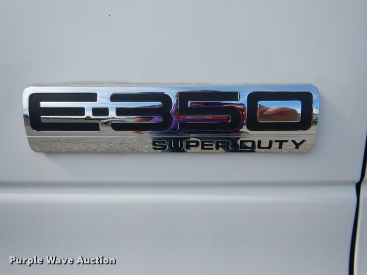 image for item DE8455 2008 Ford E350 Super Duty shuttle bus