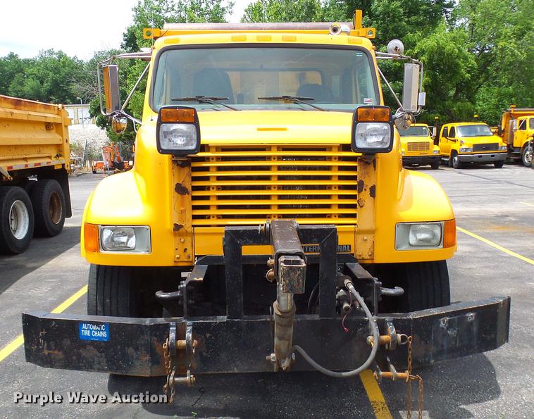 image for item DF7331 2002 International 4900 dump truck