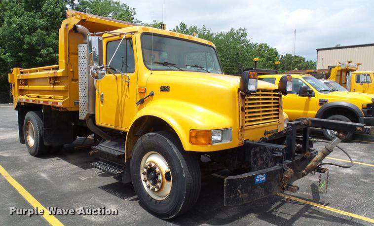 image for item DF7331 2002 International 4900 dump truck