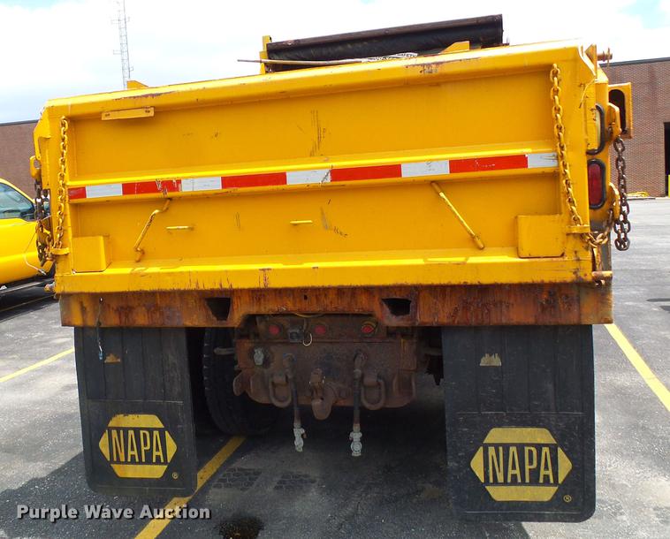 image for item DF7331 2002 International 4900 dump truck