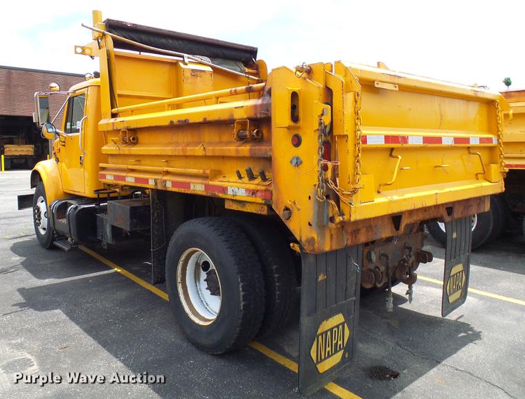 image for item DF7331 2002 International 4900 dump truck