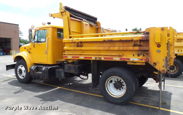 image for item DF7331 2002 International 4900 dump truck