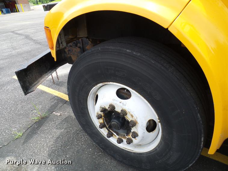 image for item DF7331 2002 International 4900 dump truck