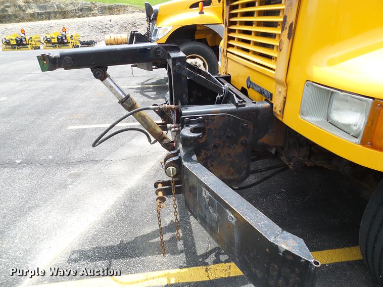 image for item DF7331 2002 International 4900 dump truck