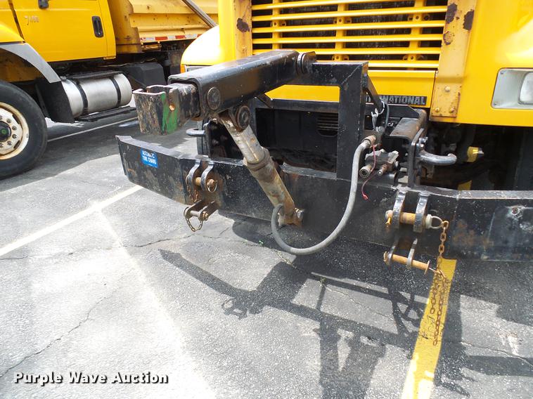 image for item DF7331 2002 International 4900 dump truck