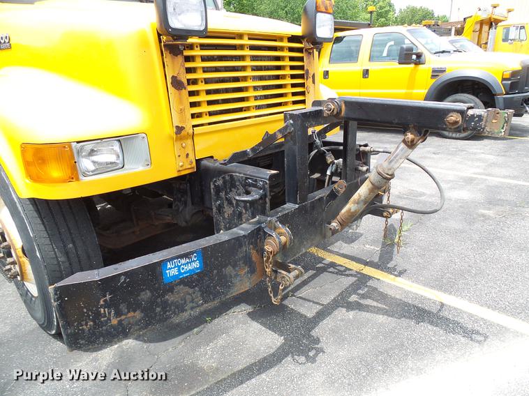 image for item DF7331 2002 International 4900 dump truck