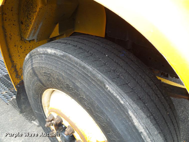 image for item DF7331 2002 International 4900 dump truck