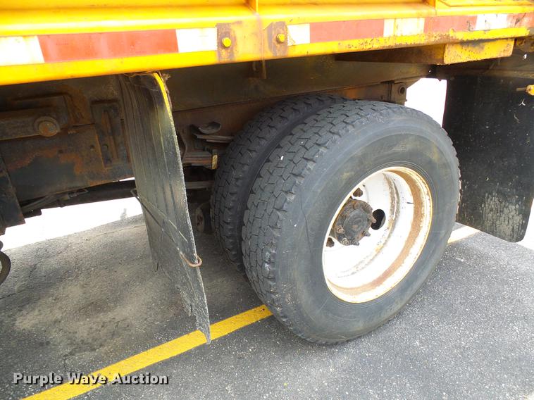 image for item DF7331 2002 International 4900 dump truck