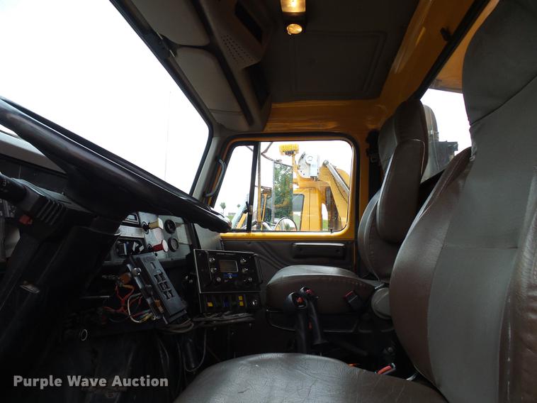 image for item DF7331 2002 International 4900 dump truck