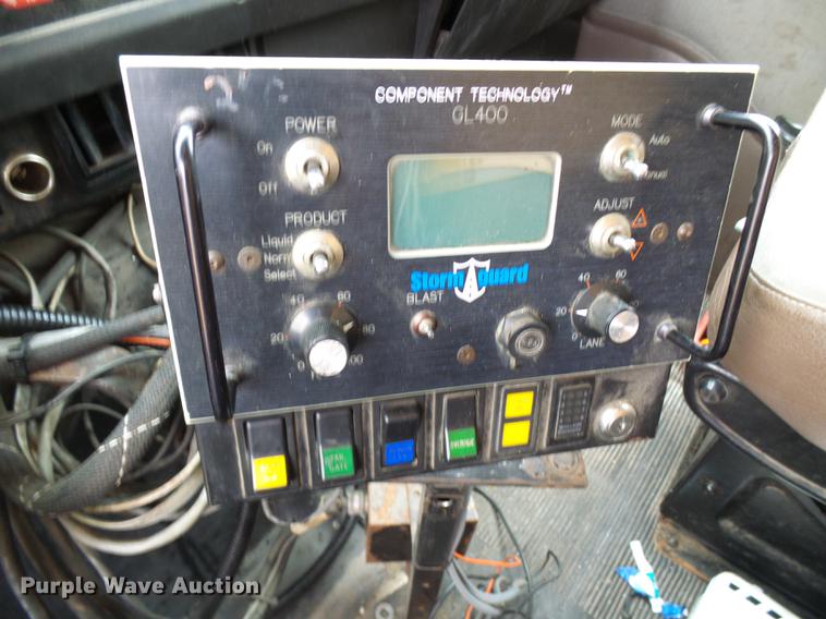 image for item DF7331 2002 International 4900 dump truck