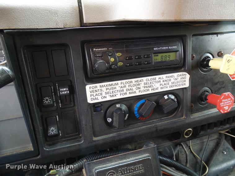 image for item DF7331 2002 International 4900 dump truck