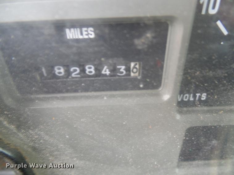 image for item DF7331 2002 International 4900 dump truck