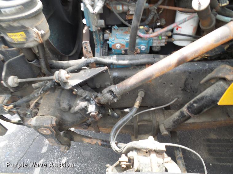 image for item DF7331 2002 International 4900 dump truck