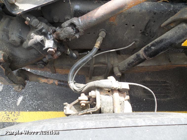 image for item DF7331 2002 International 4900 dump truck