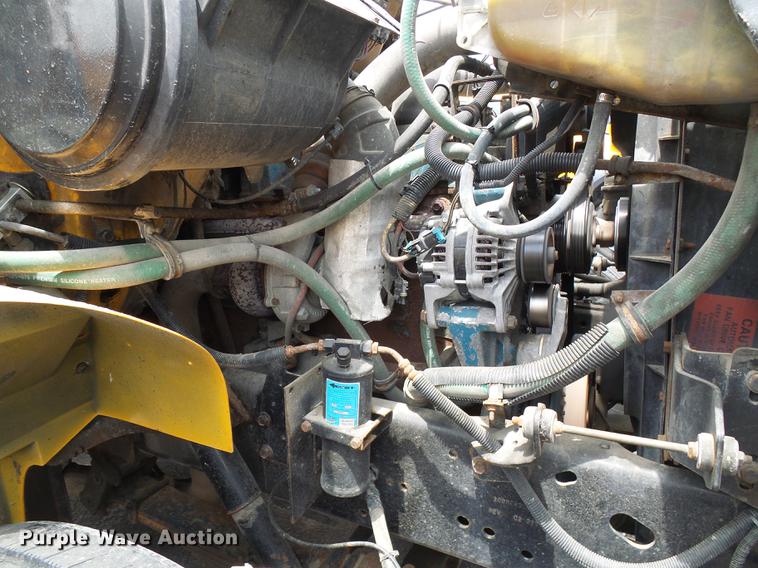 image for item DF7331 2002 International 4900 dump truck