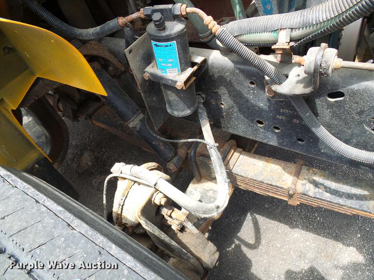 image for item DF7331 2002 International 4900 dump truck