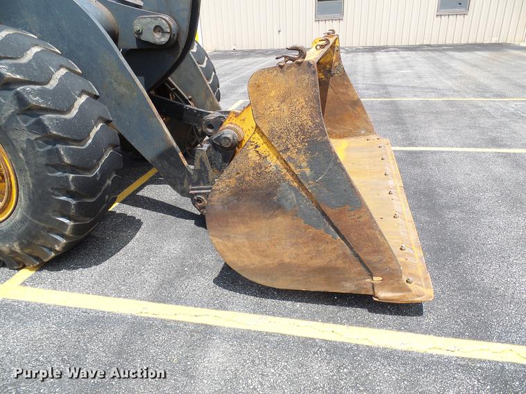 image for item DF7332 2006 John Deere 544J wheel loader