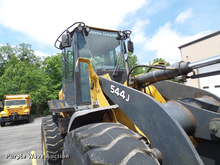 image for item DF7332 2006 John Deere 544J wheel loader