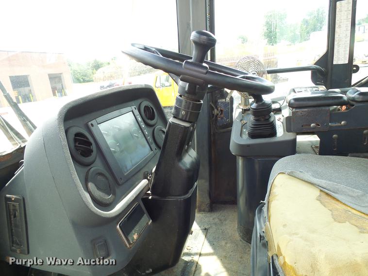 image for item DF7332 2006 John Deere 544J wheel loader