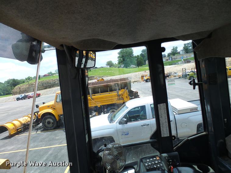 image for item DF7332 2006 John Deere 544J wheel loader