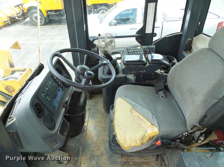 image for item DF7332 2006 John Deere 544J wheel loader