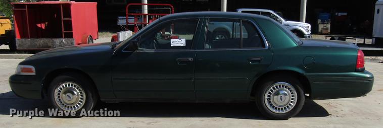 image for item DF7975 2000 Ford Crown Victoria Police Interceptor
