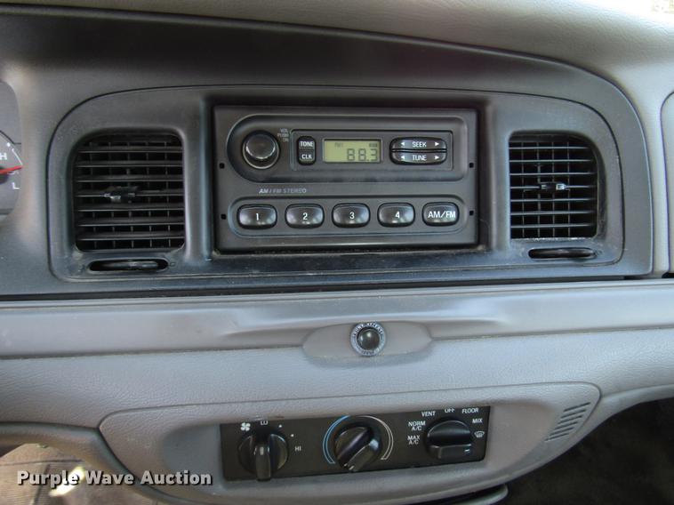 image for item DF7975 2000 Ford Crown Victoria Police Interceptor