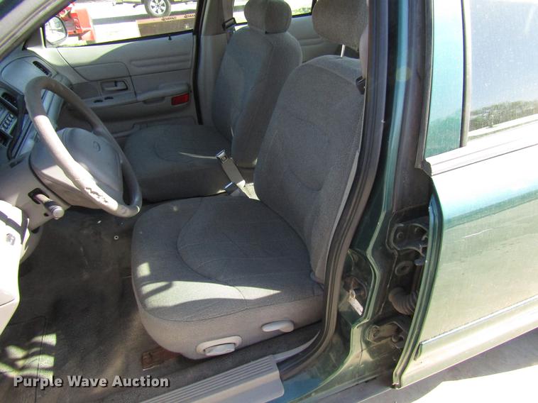 image for item DF7975 2000 Ford Crown Victoria Police Interceptor